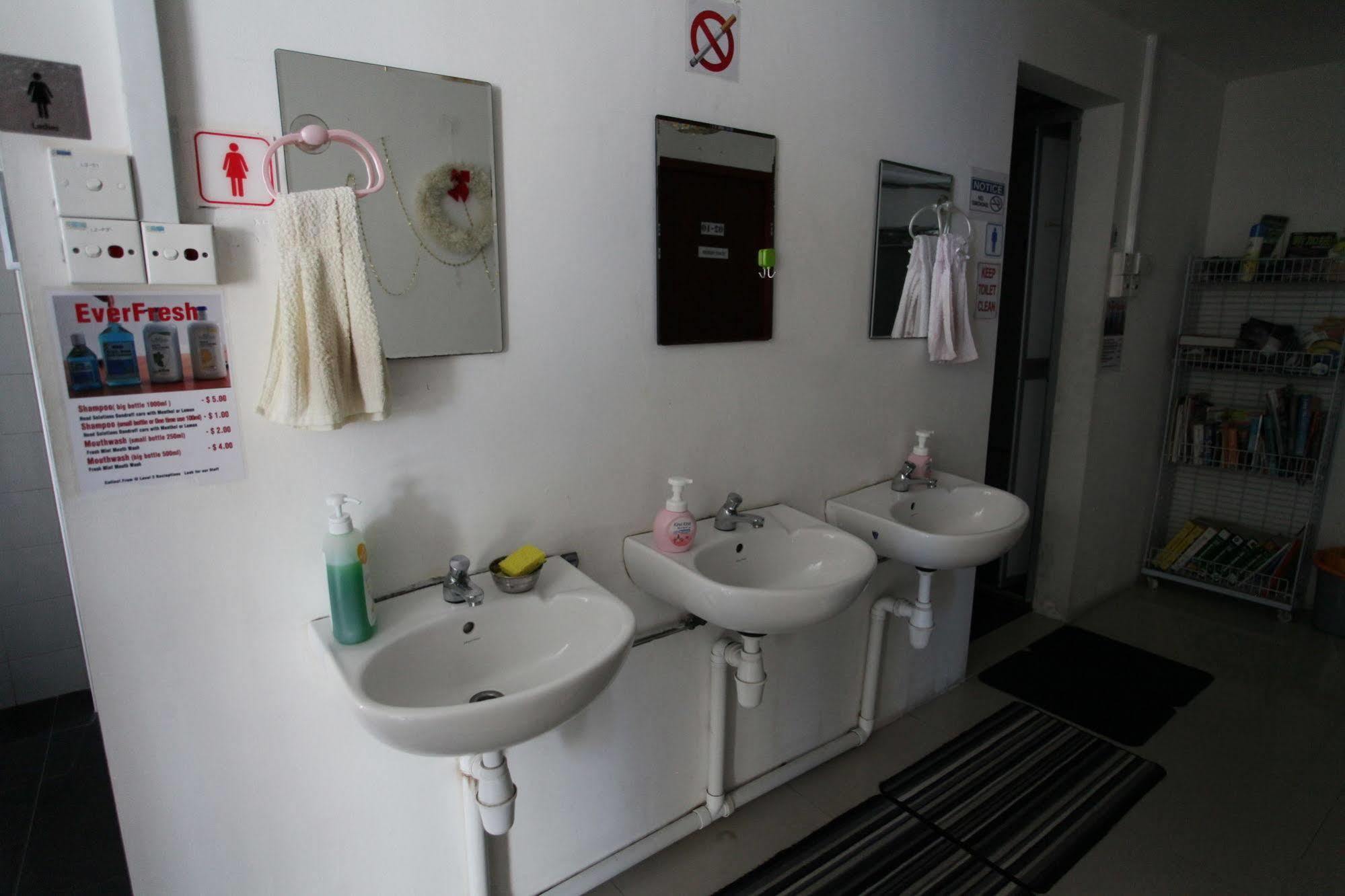 May & May Student Hostel Singapore Eksteriør bilde
